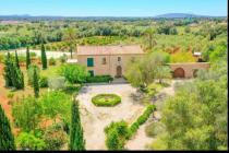 Tennis court, swimming pool, gardens, enjoy a beautiful Mallorcan estate.