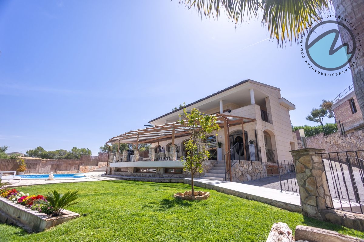 Villa Costa Serenity