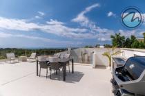 Roof top with sea views and BBQ